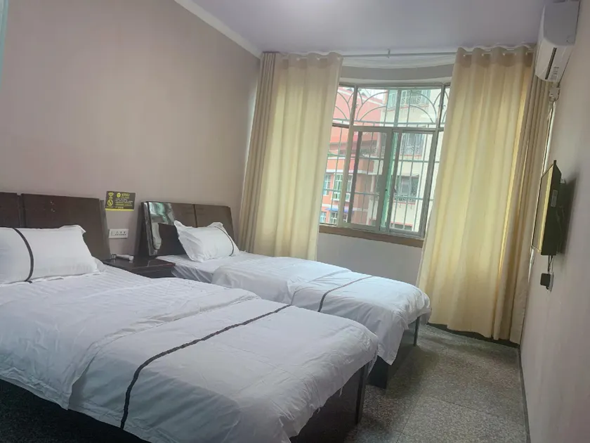 Longli Jinlong Hotel - Image 1