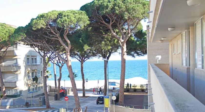 Sol Daurat seafront apartment - Image 1