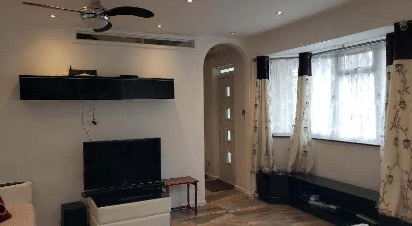 2-Bed Retreat with Private Parking & Tram Links - Image 1