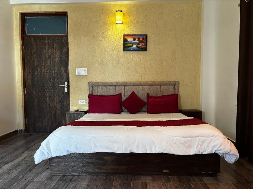 MOONSHIVA STAY and CAFE - Image 1