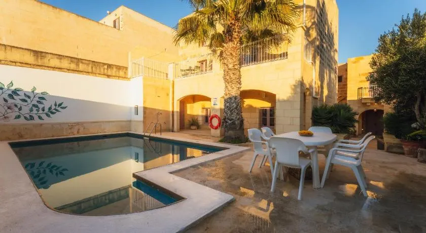 San Lawrenz Farmhouse Rustic Retreat with Pool - Image 1