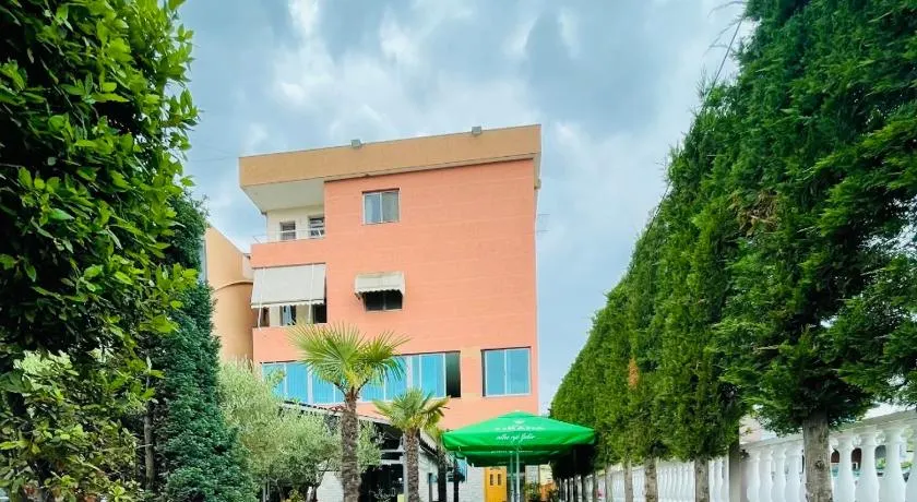Vila 125 Apartments & Restaurant - Image 1