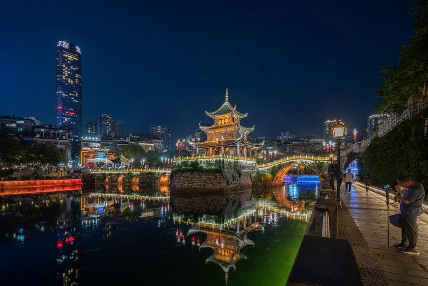 SAN HE Combined Hotel (Guiyang Jiaxiulou Hunter International Plaza) - Image 1