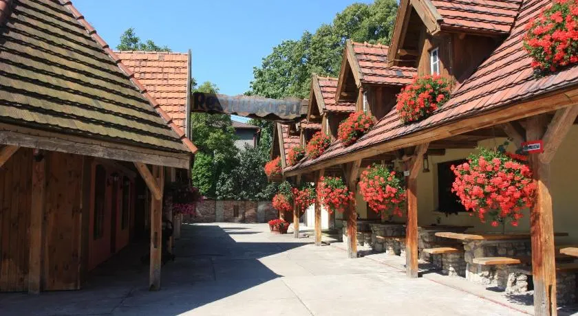 Hotel Restauracja Pustelnik - Image 1