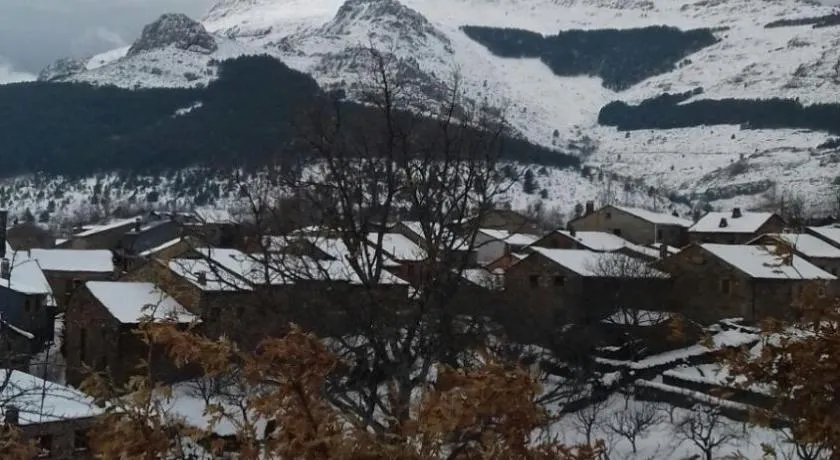 Casa Rural Los Robles - Image 1