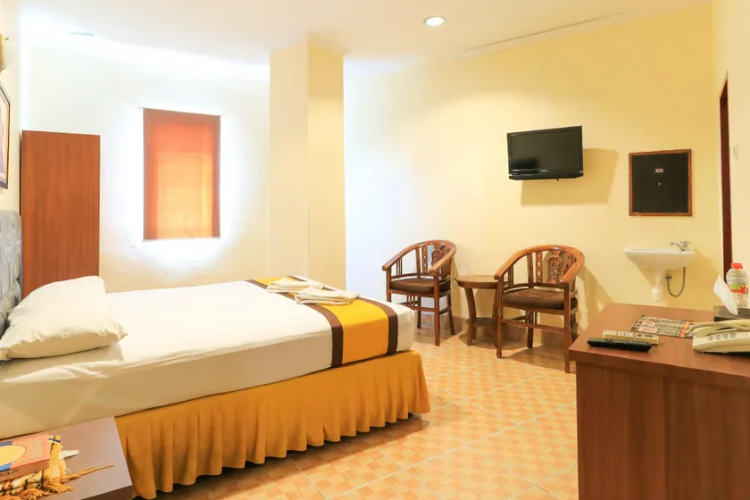 Hotel O near Mall Panakukkang formerly Al-Badar Hotel Syariah - Image 1