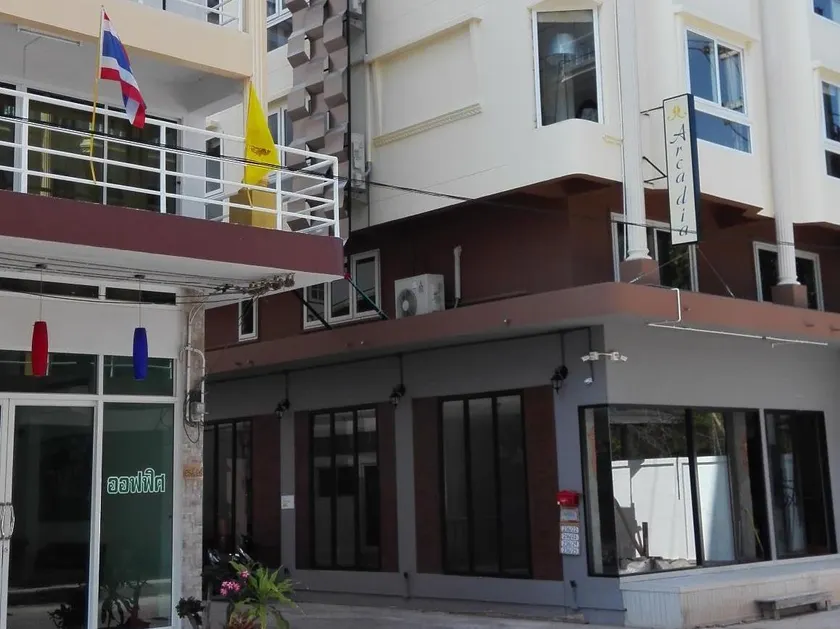 Arcadia Maephim Serviced Apartments - Image 1