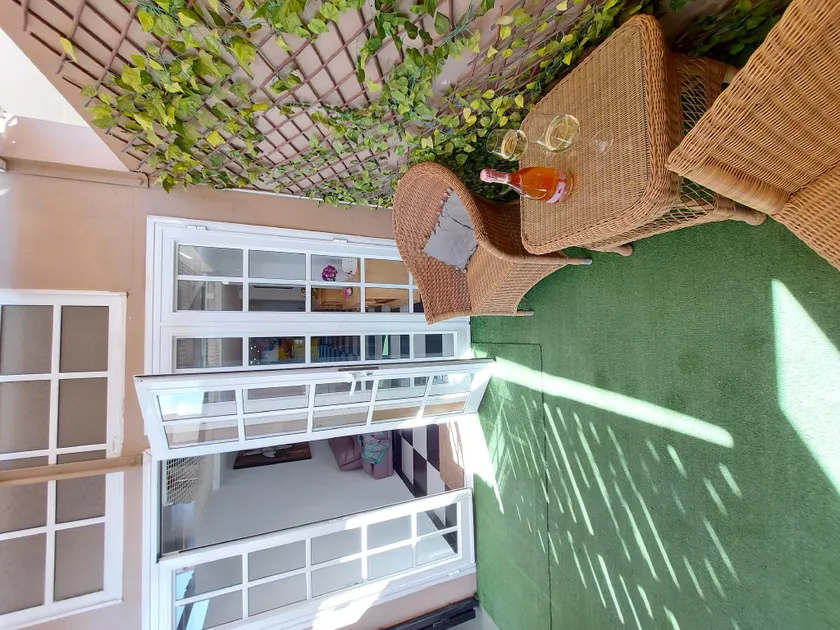 ELEGANT 3 BEDROOMS, Wifi free - Image 1
