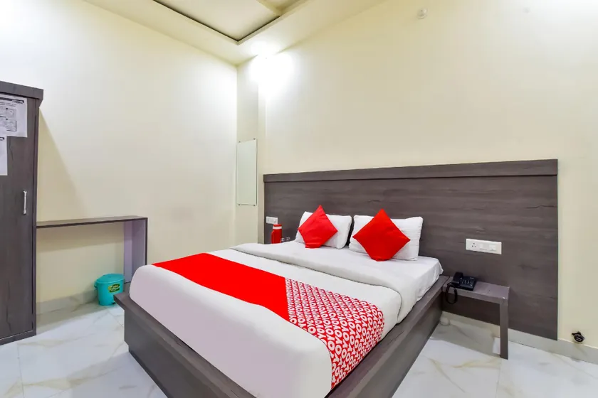 OYO 77153 Hotel Pink Orchid By Arn Group - Image 1