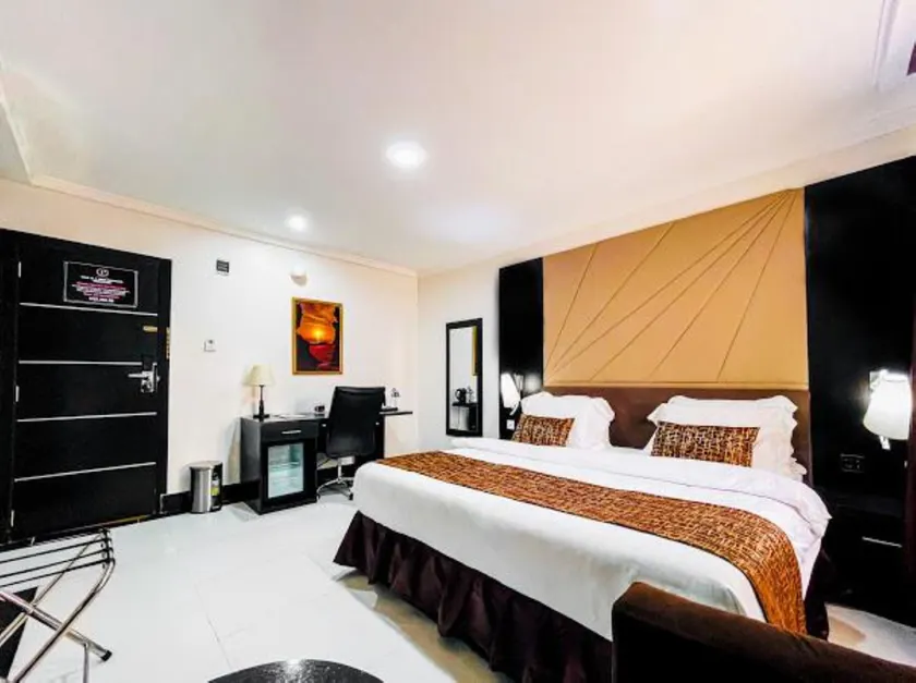 Pasadena Suites - Image 1
