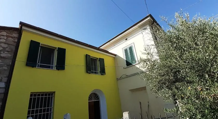 La casa gialla del Ristoro Agricolo Vecchiano - Image 1