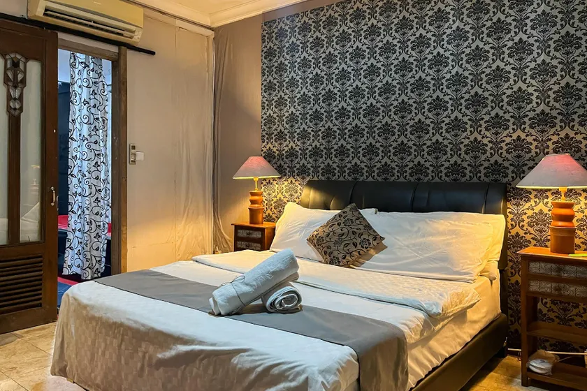 Urbanview de Dharmawangsa Suite Hotel - Image 1