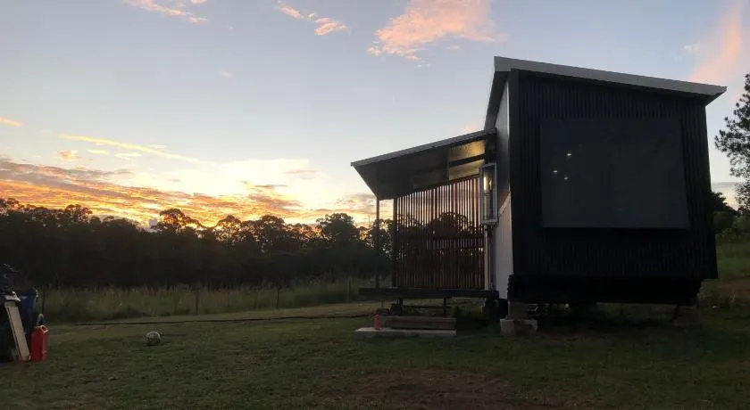 Bee Farm Off-Grid Tiny Home Stay - Image 1