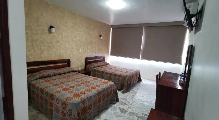 Hotel Plaza - Image 1