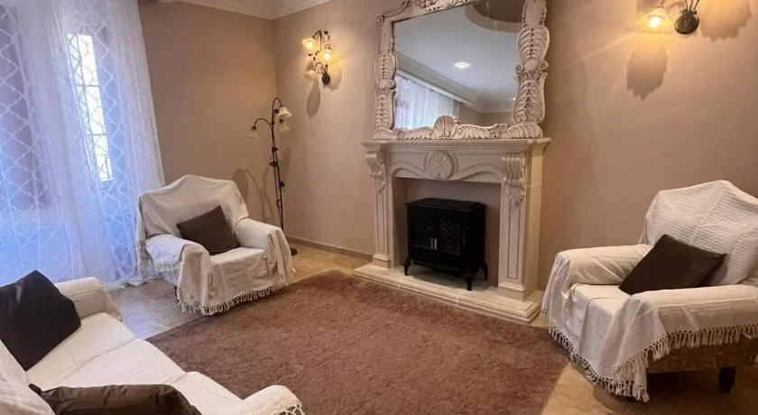 Spacious Flat Near Valletta & Waterfront - Ideal Location - Image 1