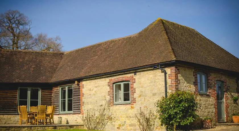Cowdray Holiday Cottages - Image 1