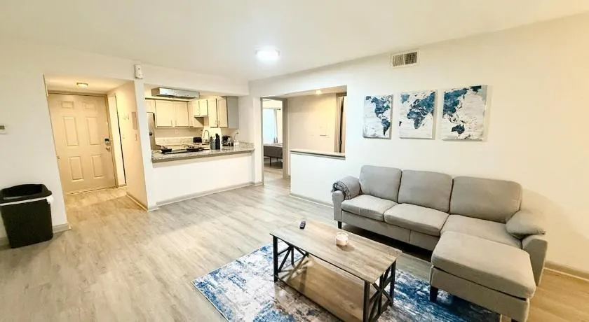 Modern 2 BR APT, Near Hospital & UAB, WiFi - Image 1
