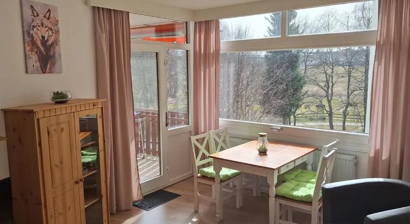 Appartamento con piscina, giardino e sauna | Vista sul giardino - Image 1