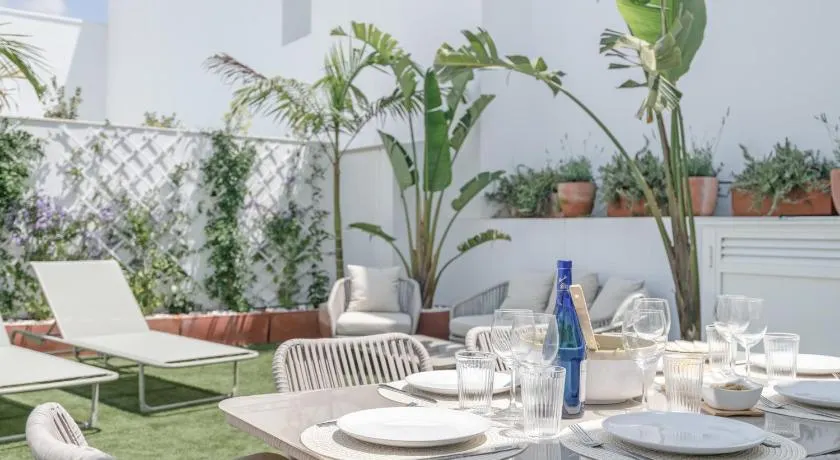 Appartement de vacances avec internet haut débit, terrasse et piscine | Vue jardin | Adapté au travail à distance - Image 1