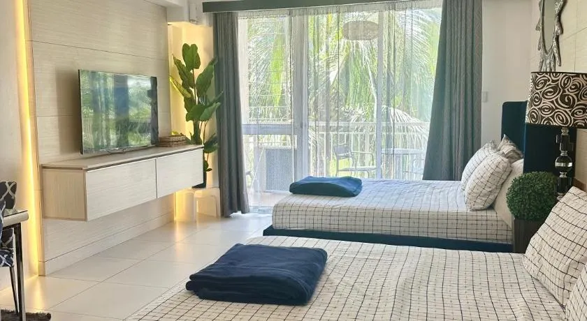 215 Carola B - Pico de Loro - Image 1