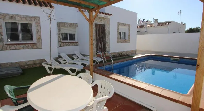 Casa familiar cerca del mar con piscina privada, WiFi, aire acondicionado, admiten mascotas - ES-184-47 - Image 1