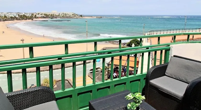Cucharas Playa terrace sea views - Image 1
