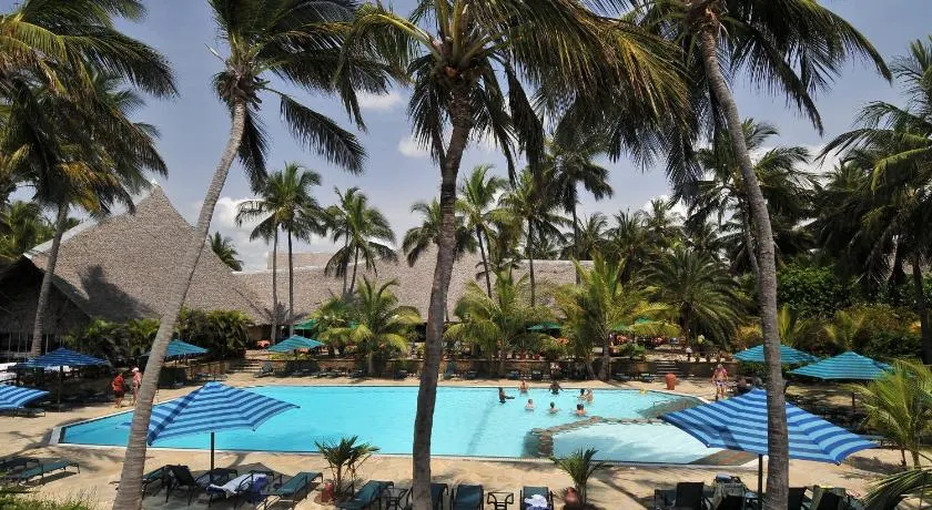 Bahari Beach Hotel - Image 1