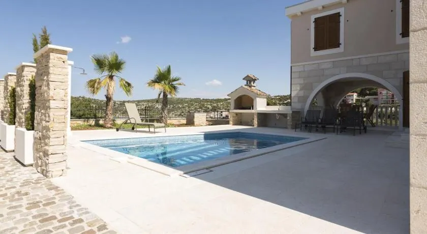 Villa Elena - Image 1