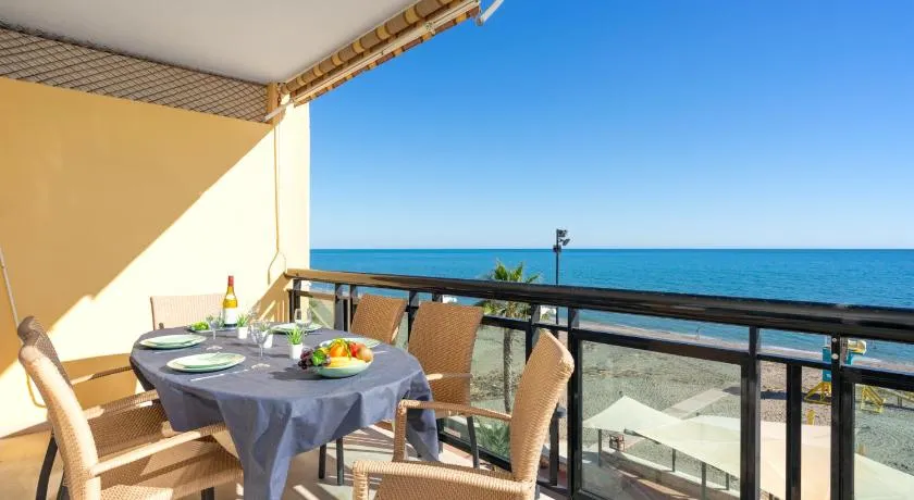 3 Bedroom, sea front & sea view, plunge pool - Image 1
