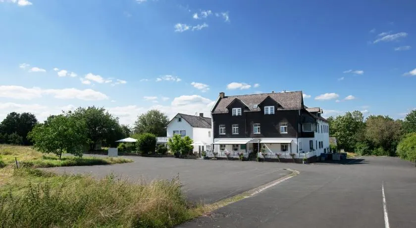 Einhaus - Image 1