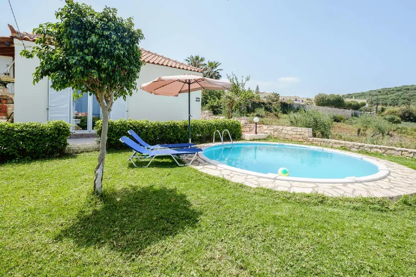 Chill and Relax in a Home with Pool near the Beach - Image 1
