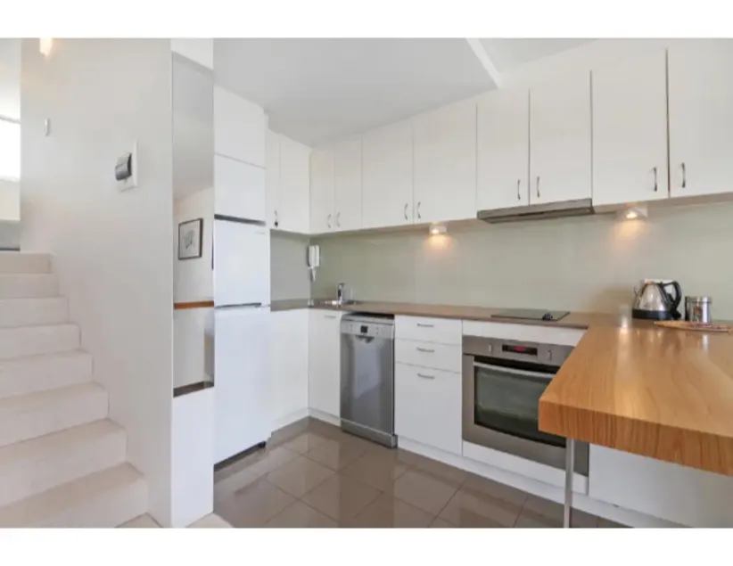 Beachside Paradise - Ocean Views, Central Position - Image 1