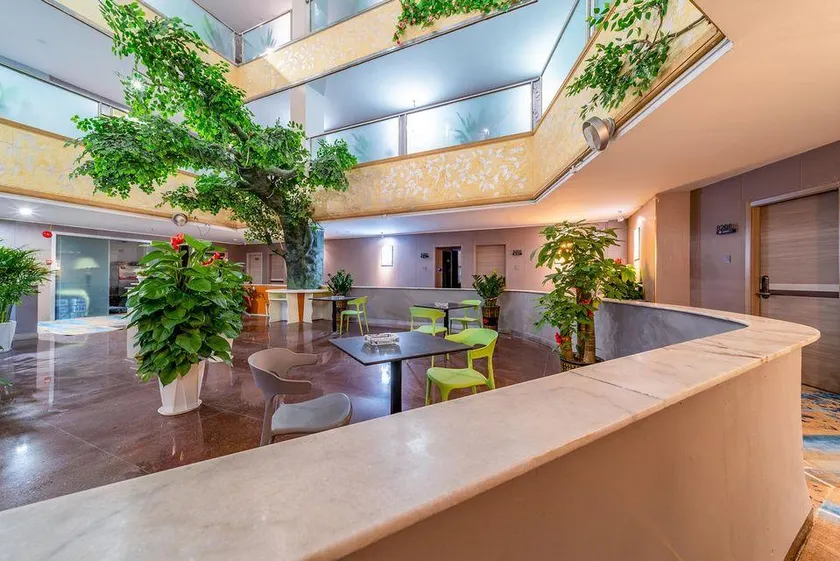 Pinguan E-sports Hotel (Dongguan People's Park) - Image 1