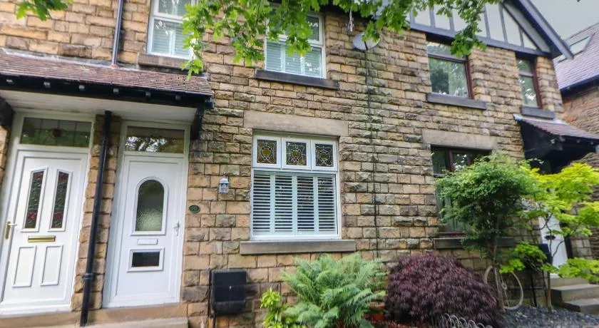 16 Oak Bank - Image 1
