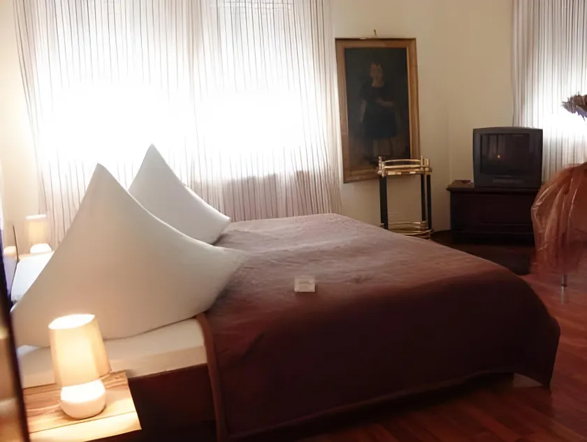 Hotel Riviera - Image 1