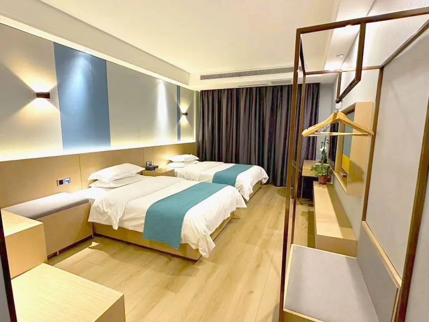 Qingyin Holiday Hotel - Image 1