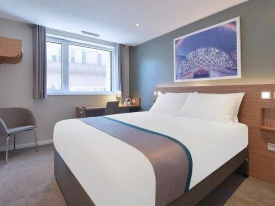 Travelodge London City - Image 1