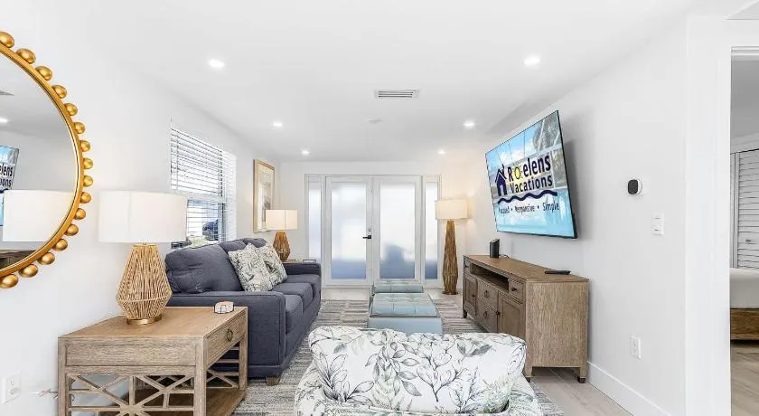 Plunge into Joy & Sun at Siesta Key Coastal Gem - Aloha Kai #60 - Image 1