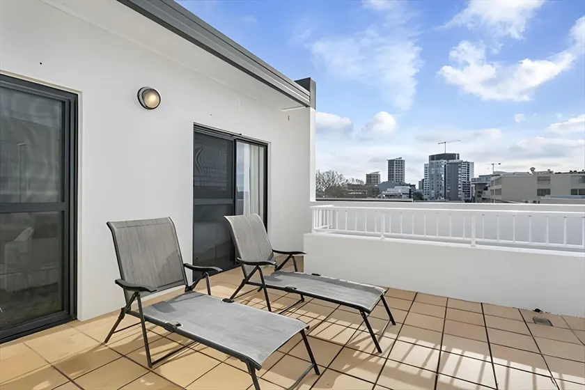 Fantastic Location and Comfort in Crows Nest SANT4 - Image 1
