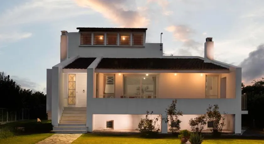Holiday home next to orange tree orchard - Image 1
