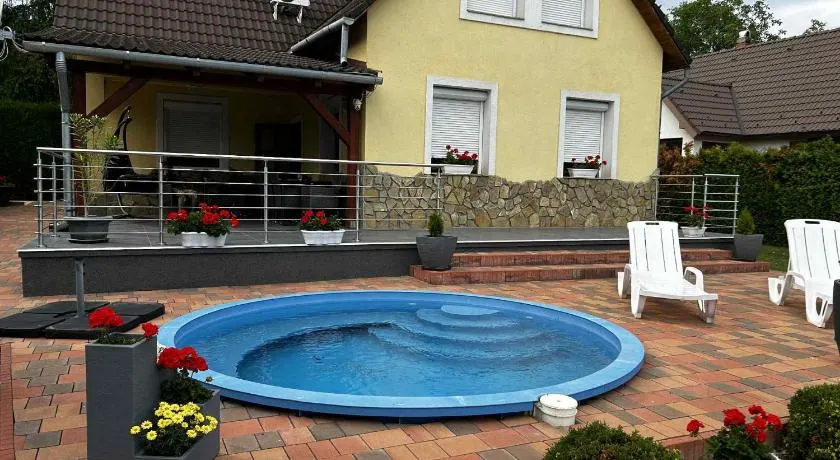 Hegyalja Apartmanház - Image 1