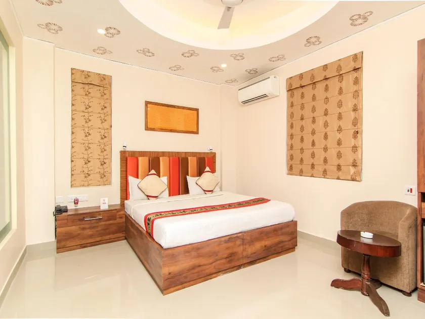 OYO 4975 Hotel Buddha Residency - Image 1