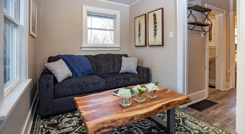 Cozy Carriage House - Walk to UNC + Free Bikes - Image 1