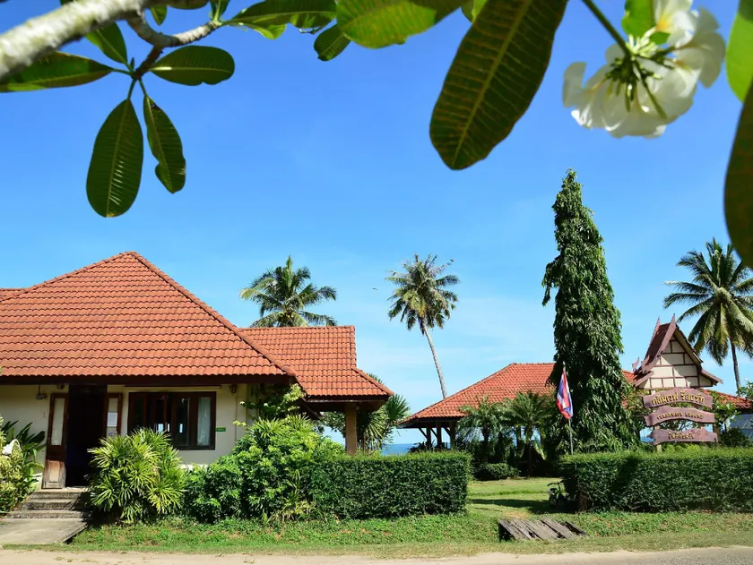 Clean Wave Resort - Image 1