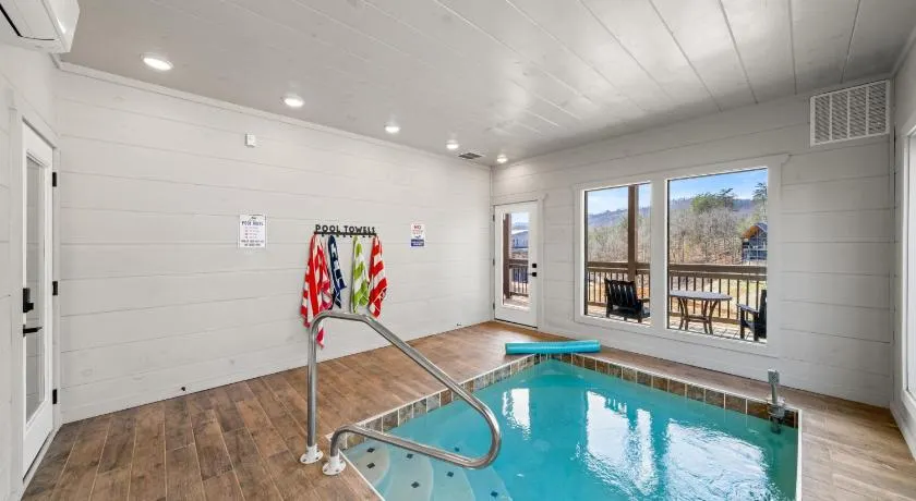 NEW Cabin - Heated Indoor Pool, Jacuzzi, Gameroom - Image 1
