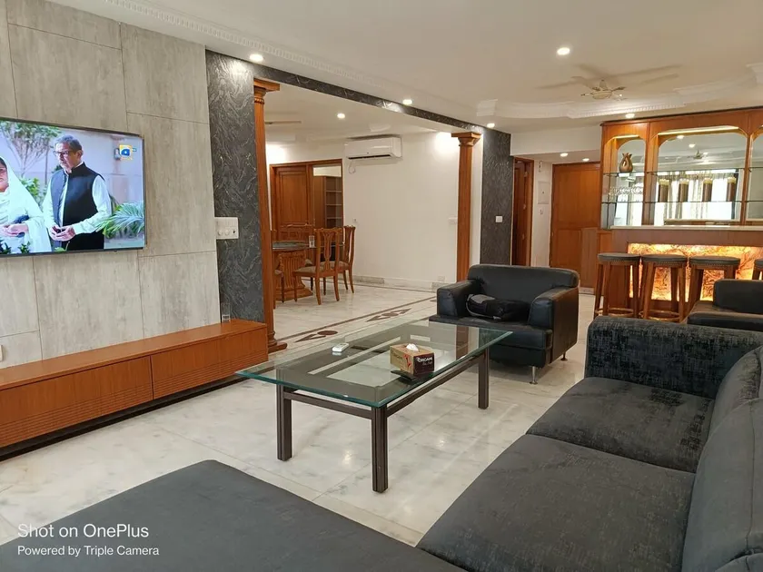BnBBuddy Connaught Place Elegant 3 BHK plus Study - Image 1