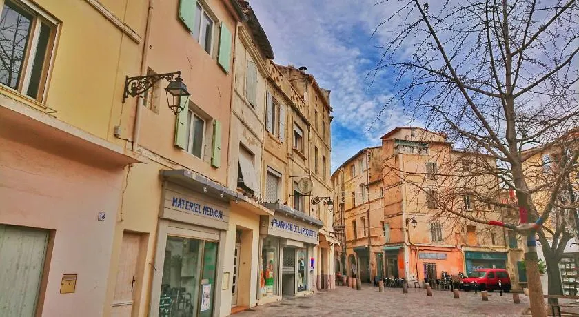 Place de la Roquette, centre historique - Image 1