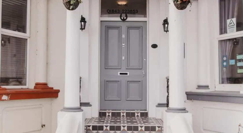 Sherwood Hotel - Image 1