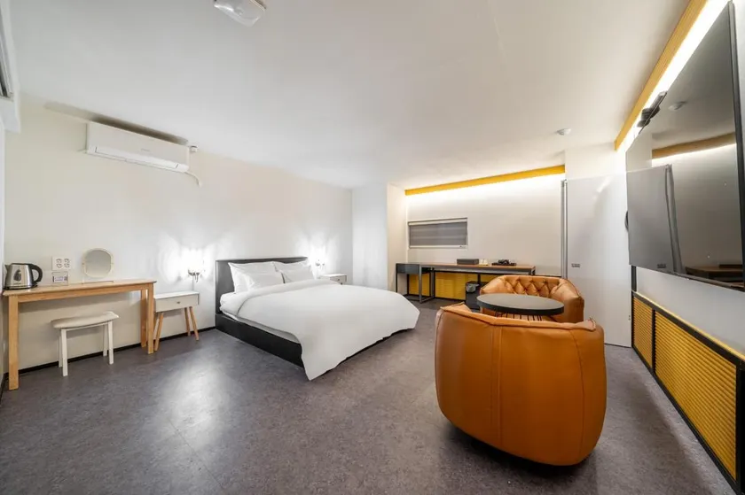 Goyang (Jugyo) Hotel Traum - Image 1