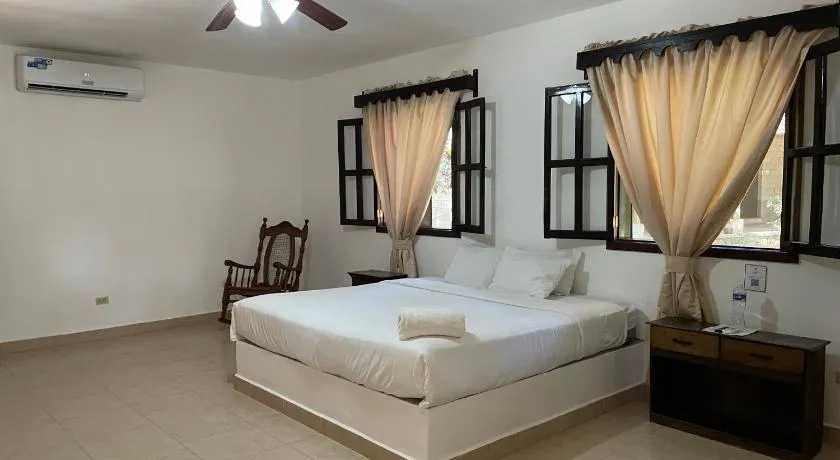 El Bosque Hotel - Image 1